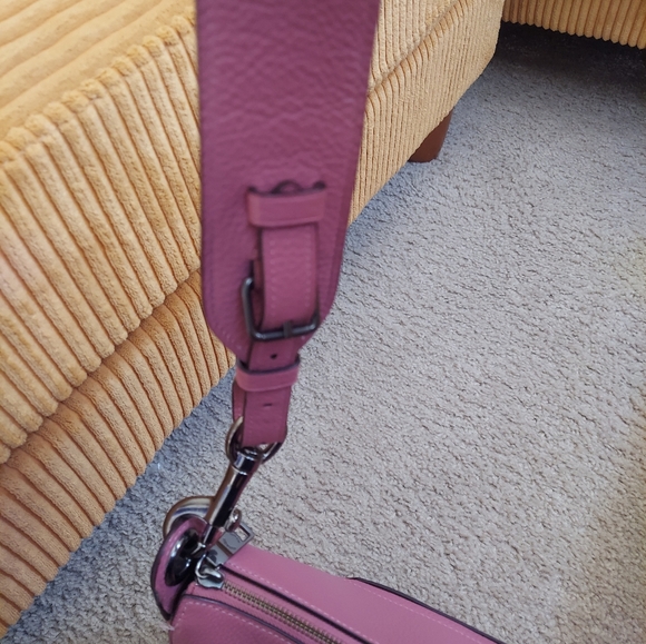 Coach Mauve Pebbled Leather Shoulder Bag W/Gun Metal Hardware - Picture 4 of 16